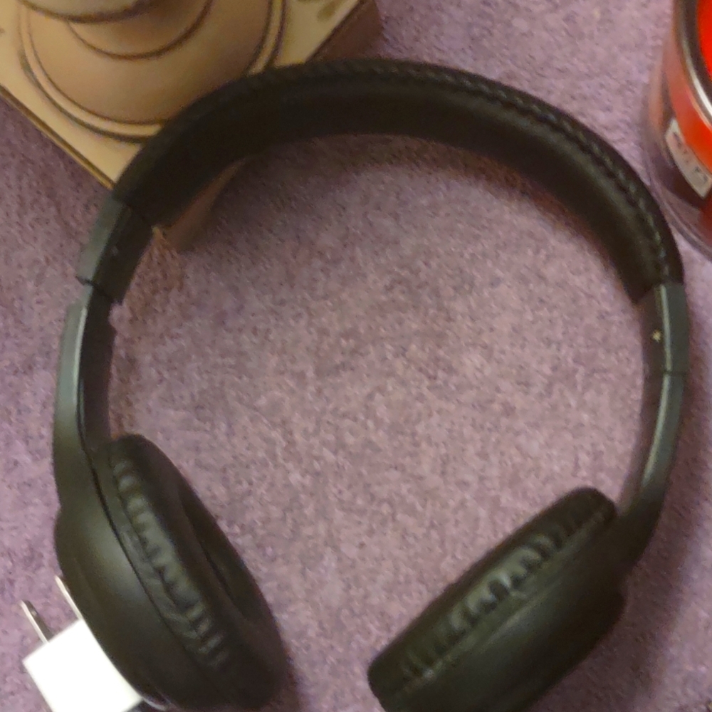 Cordless head phones, Vivitar, black